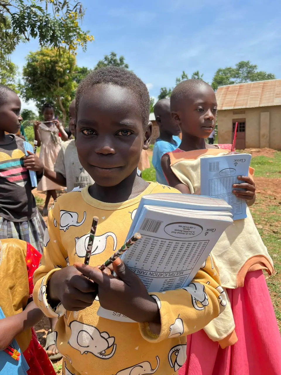 Child with scholastic materials during the Bumbo visit